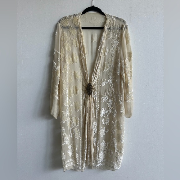 Other - Vintage Elegant Cream Sheer Floral Velvet Robe with Metal Clasp